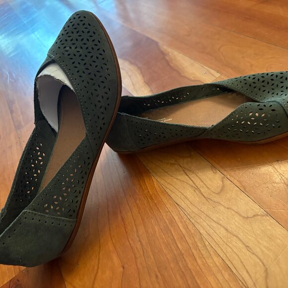TOMS LASER PERFORATED OLIVE SUEDE FLATS SZ 9.5 NWT - NEVER WORN - Picture 4 of 6